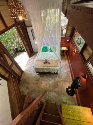 an overhead view of a bedroom in a tiny house at VILA AMZ, 3 minutos da Praia do Lago! in Alter do Chao