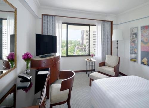 Телевизор и/или развлекательный центр в Hotel LAA PLAZA Near Delhi Airport