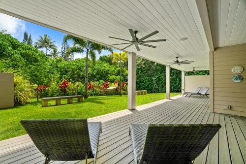 Taman di luar F-68 Princeville Paradise