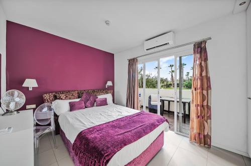 Luxury, Boutique Two-Bedroom Modern Townhouse with Golf Views