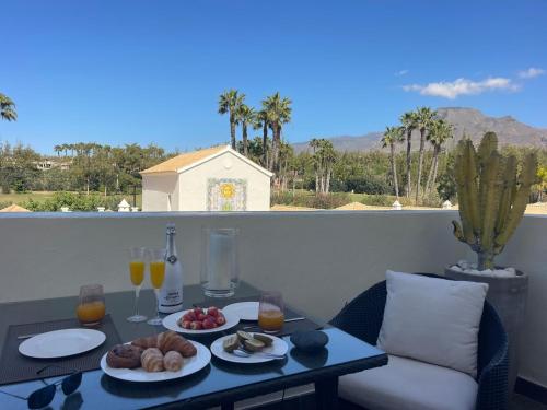 Luxury, Boutique Two-Bedroom Modern Townhouse with Golf Views