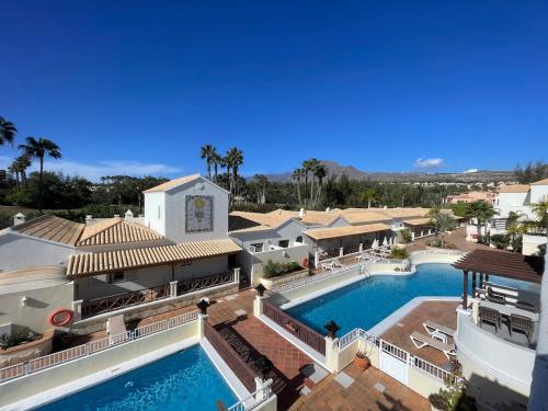 Luxury, Boutique Two-Bedroom Modern Townhouse with Golf Views