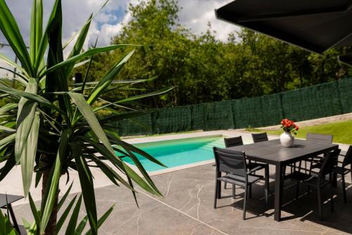 House with pool and panoramic view of Bilbao