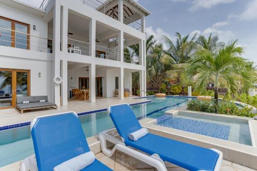 Kolam renang di atau dekat dengan New Dawn Beach House