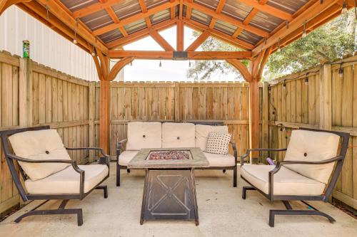 Imagen de la galería de 10 Mi to Mobile Bay Family Apt in Silverhill!, en Silverhill