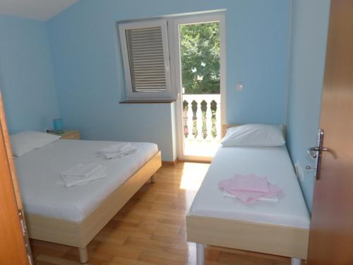 Postel nebo postele na pokoji v ubytování Apartments Viktorija