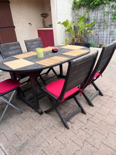 Appartement entier avec jardin pour 2 à 6 personnes avec 2 chambres et convertible dans le salon