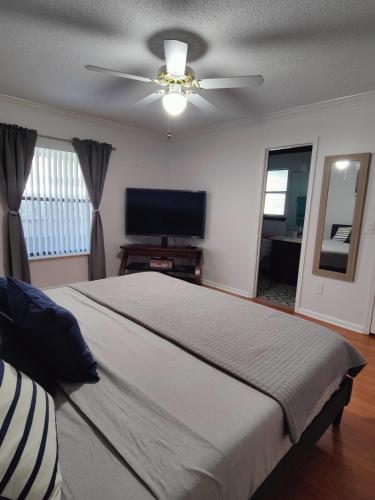 a bedroom with a bed and a flat screen tv at Mandarin I95 2 bedrooms Quiet area Backyard in Jacksonville