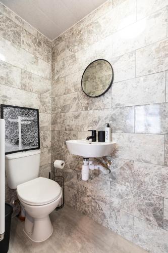 Stylish 2 x Double Bed Apt in Woolwich Londonにあるバスルーム