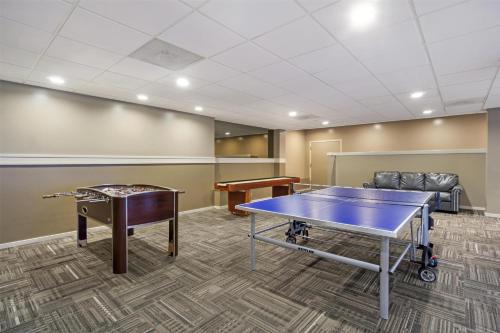 a ping pong room with a ping pong table at Best Western Seattle Airport Hotel in SeaTac