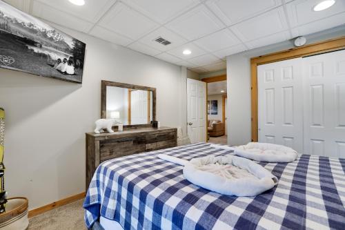 a bedroom with two pillows on a bed at Mountainview Vista 1 Mile To Water Park & Ski in Tannersville