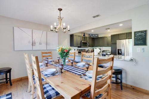a kitchen and dining room with a wooden table and chairs at Mountainview Vista 1 Mile To Water Park & Ski in Tannersville