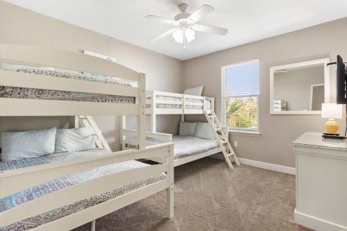 Voodi või voodid majutusasutuse Destin Sun by Travel Life Vacations toas