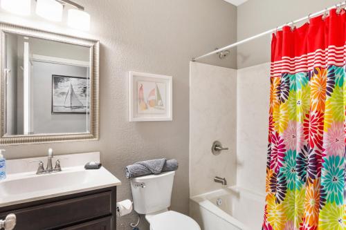 Vannituba majutusasutuses Destin Sun by Travel Life Vacations