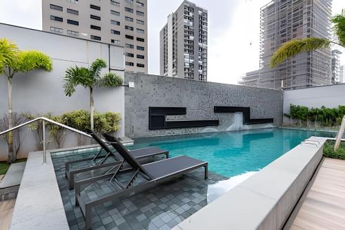 Πισίνα στο ή κοντά στο Conforto e vista do 17º andar | A/C e Wi-Fi 500Mb