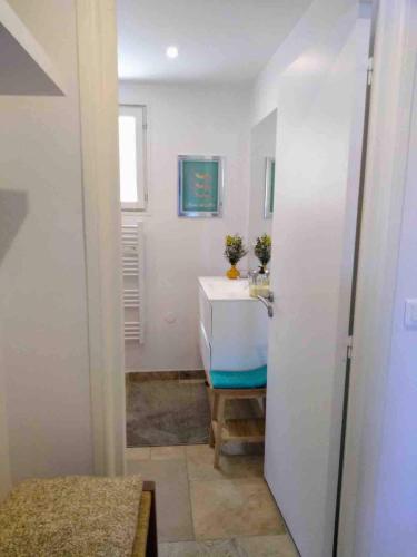 Photo de la galerie de l'établissement Appartement vue mer proche des plages et du centre-ville, à Sainte-Maxime