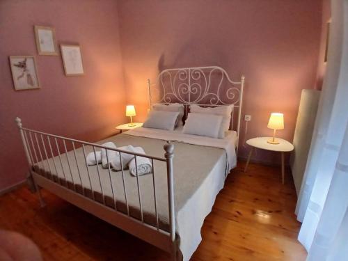 Кровать или кровати в номере Violet Apartment