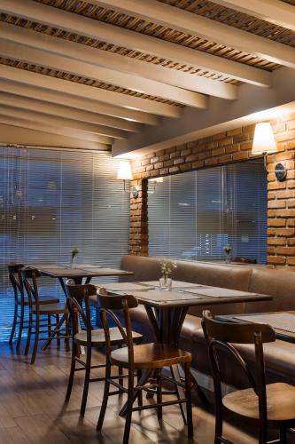 a row of tables and chairs in a restaurant at Porto da Ilha Hotel in Florianópolis