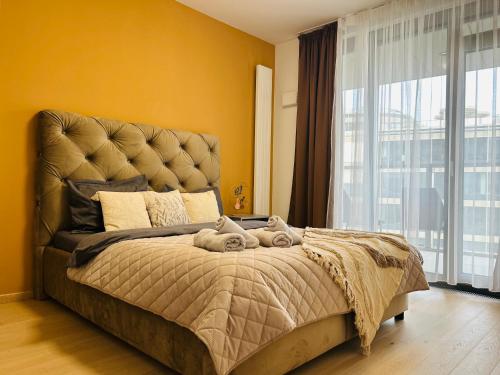 Ένα ή περισσότερα κρεβάτια σε δωμάτιο στο CityLightsEuroveaTower