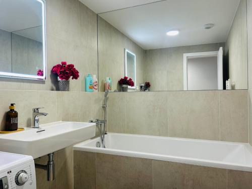 Ένα μπάνιο στο CityLightsEuroveaTower