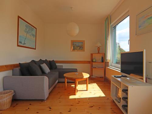 TV a/nebo společenská místnost v ubytování Ferienhaus am Garder See mit Panorama