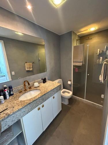 Ένα μπάνιο στο Cobertura duplex barra da Tijuca