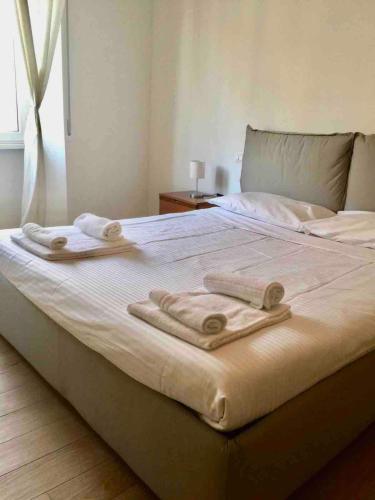 Apartament 76 mt2 Milano fiera city self check-in