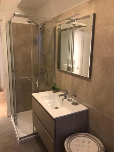 Apartament 76 mt2 Milano fiera city self check-in
