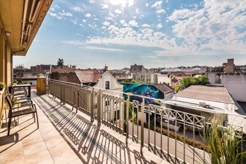 Central Penthouse FREE Parking 2balconies AC Nice