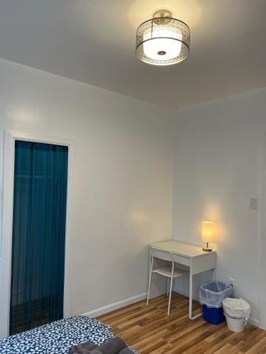 Postel nebo postele na pokoji v ubytování Hudson Guest House