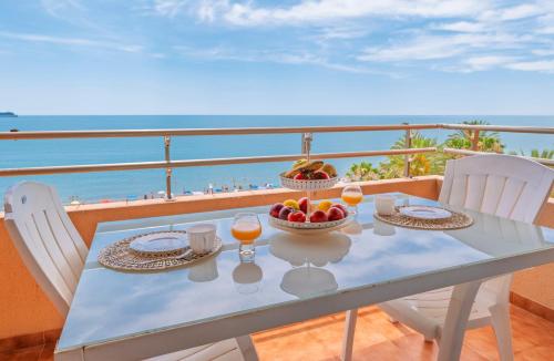 Amplio apartamento frente al mar