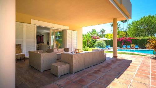 XPCE Artola Playa - Villa de Lujo con pista de padel privada y piscina