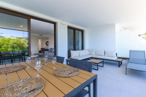Casa Rosas-luxury central apt Las Mesas Estepona
