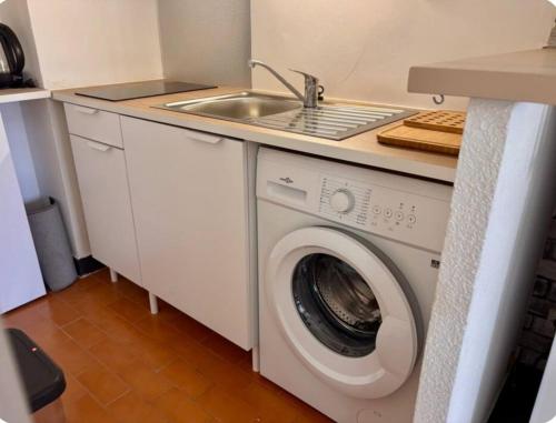 Photo de la galerie de l'établissement Studio cosy, terrasse & plage à pied - Parking, à Argelès-sur-Mer