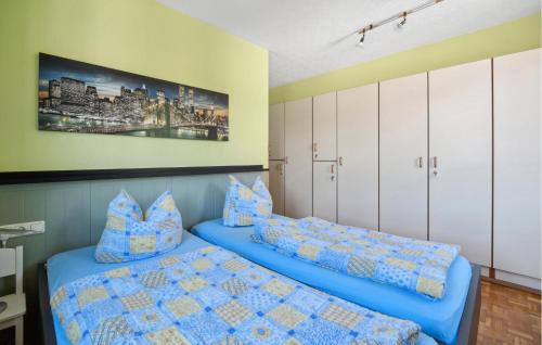 two beds in a room with white cabinets at Nice Apartment In Steinbach-Hallenberg in Kurort Steinbach-Hallenberg