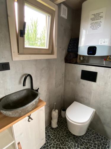 A bathroom at Tiny House