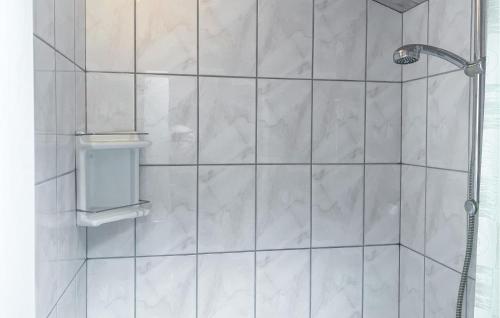 Ένα μπάνιο στο Stunning Home In Melby With Wifi
