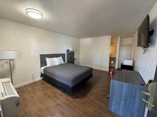 Ένα ή περισσότερα κρεβάτια σε δωμάτιο στο Ocotillo Apartments & Hotel