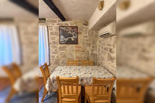 Φωτογραφία από το άλμπουμ του Voltera Apartments in Betina Old Town, with Parking Nearby σε Betina
