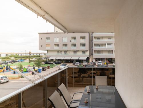 Oceanomare Beach Homeにあるバルコニーまたはテラス