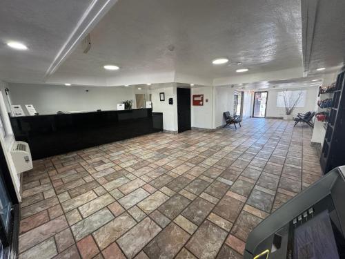 Μια τηλεόραση ή/και κέντρο ψυχαγωγίας στο Ocotillo Apartments & Hotel