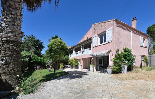 1 Bedroom Amazing Apartment In Lunel