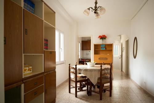 a kitchen and dining room with a table and chairs at Casa Olimpia in Forio d'Ischia