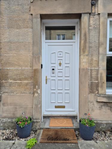 La fachada o entrada de Beautiful Ground Floor Flat near Haymarket