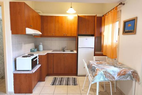 Η κουζίνα ή μικρή κουζίνα στο Casa Evriali Apartments