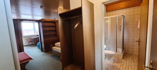 Koupelna v ubytování Appartement Klausenhof mit schönem Balkon - Pension Hauber