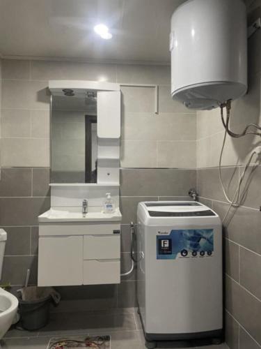 a small bathroom with a sink and a water cooler at Résidence nid d'abeille Béjaïa in Bejaïa