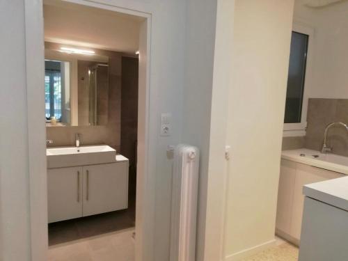 Modern Studio for 2 persons in the Heart of Athens