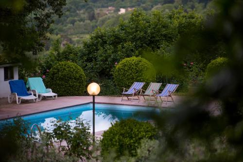 Piscina de la sau aproape de Agriturismo Casale le Crete