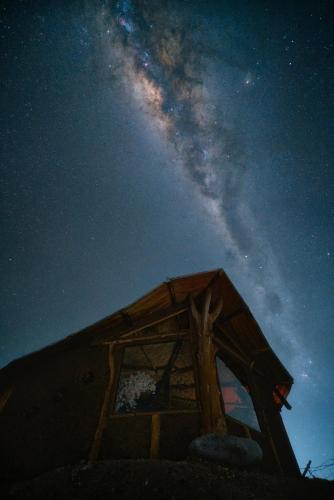 a view of the night sky with the milky way at Alojamiento y Refugio Cósmico Torreon in Comunidad Campo de Ahumada